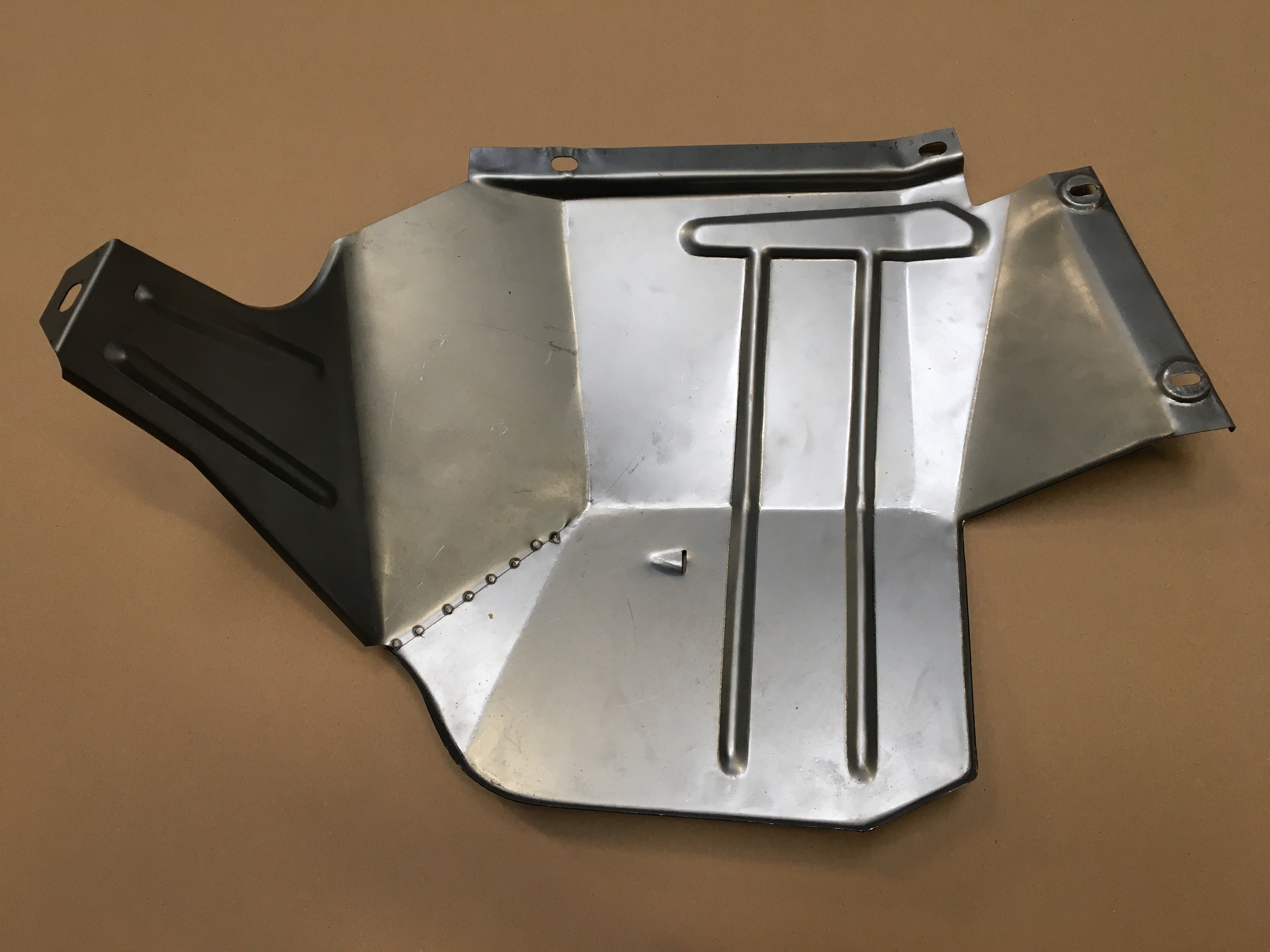 Plech pod motor Škoda S120 pravý